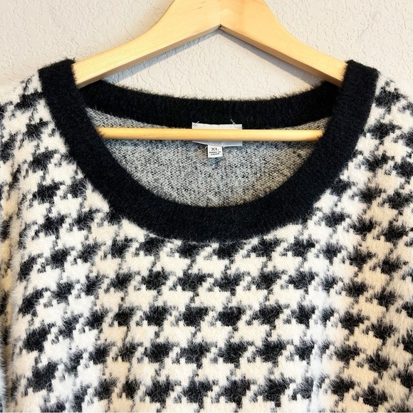 Cyrus Houndstooth Sweater Soft Fuzzy Black and White Relaxed Size XL. - Picture 4 of 9